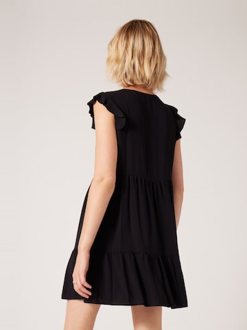 Robe d’été 'Bala' NAF NAF en noir