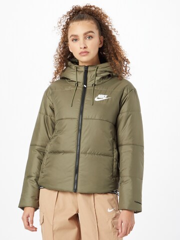 Veste mi-saison Nike Sportswear en vert : devant