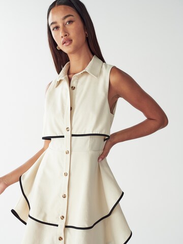 Willa - Vestidos camiseiros em bege