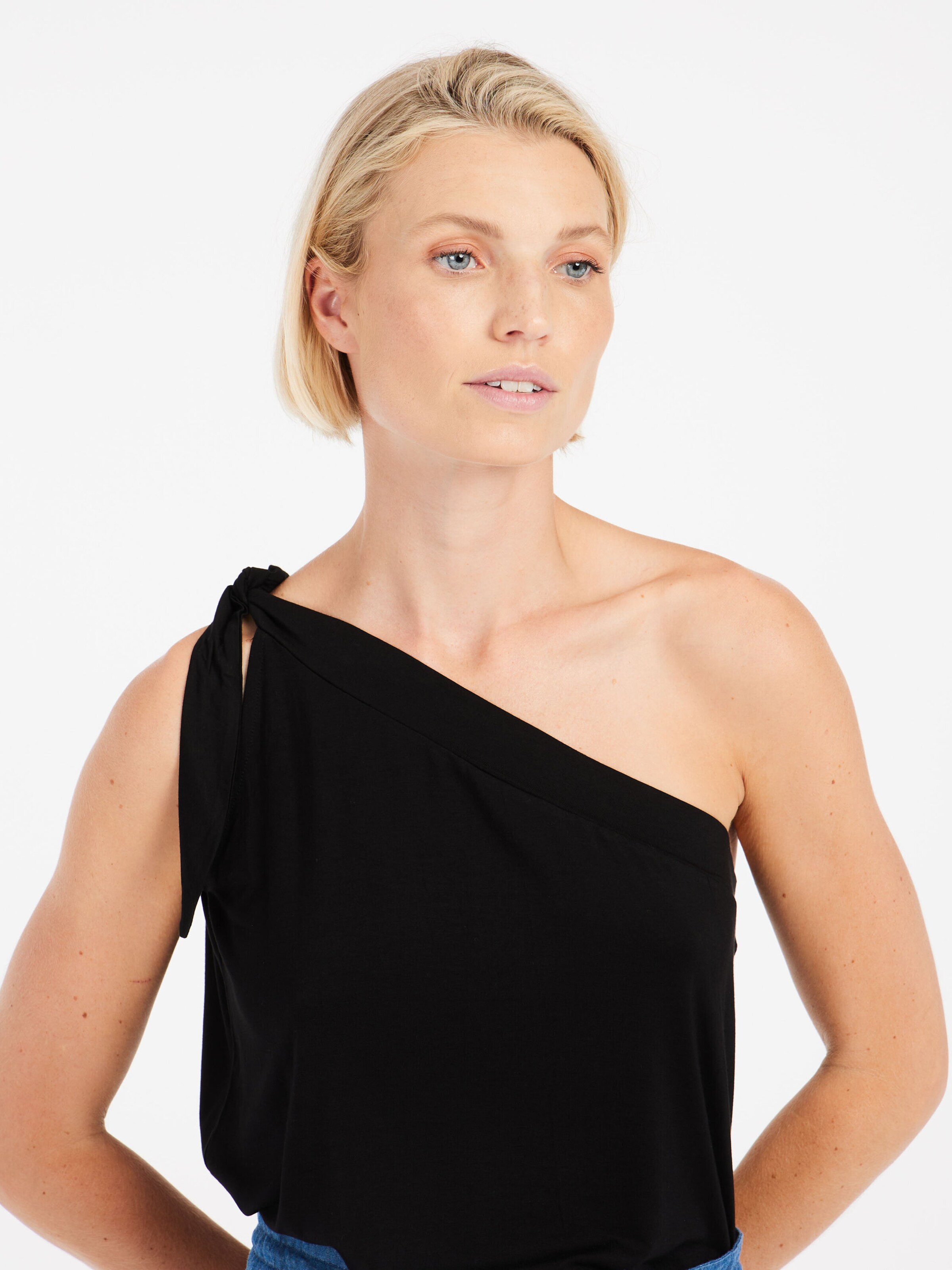 PROTEST Shirt 'PRTSelma'‌‌‌‌‌‌ in Schwarz