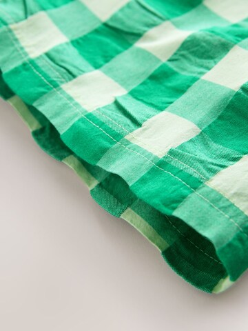 Next Regular Shorts in Grün