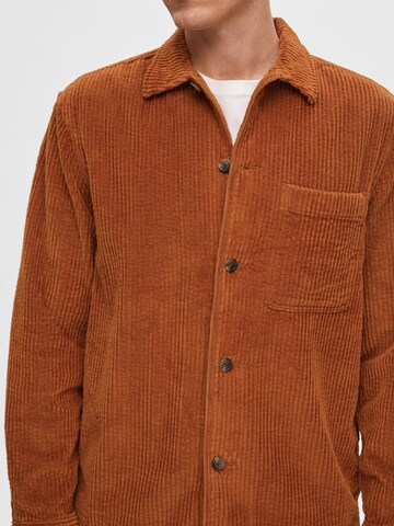SELECTED HOMME Regular fit Overhemd in Bruin