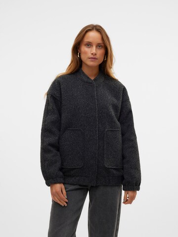 VERO MODA Between-Season Jacket 'VMAmber' in Black