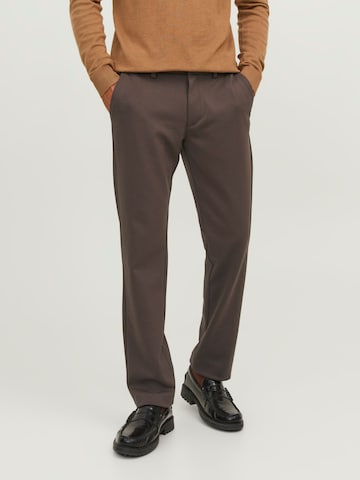 JACK & JONES Regular Chino Pants in Brown: front