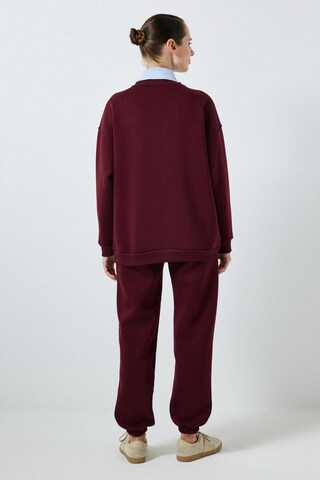 Touche Prive Sweat suit in Red