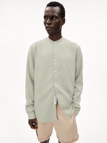 Fit confort Chemise 'Vaaleronimus Lino' ARMEDANGELS en vert : devant