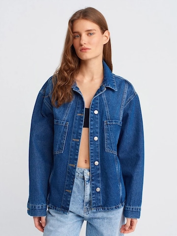 T-shirt Dilvin en bleu : devant