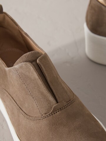 Next - Zapatillas sin cordones en marrón