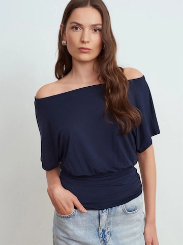 T-shirt Dilvin en bleu : devant