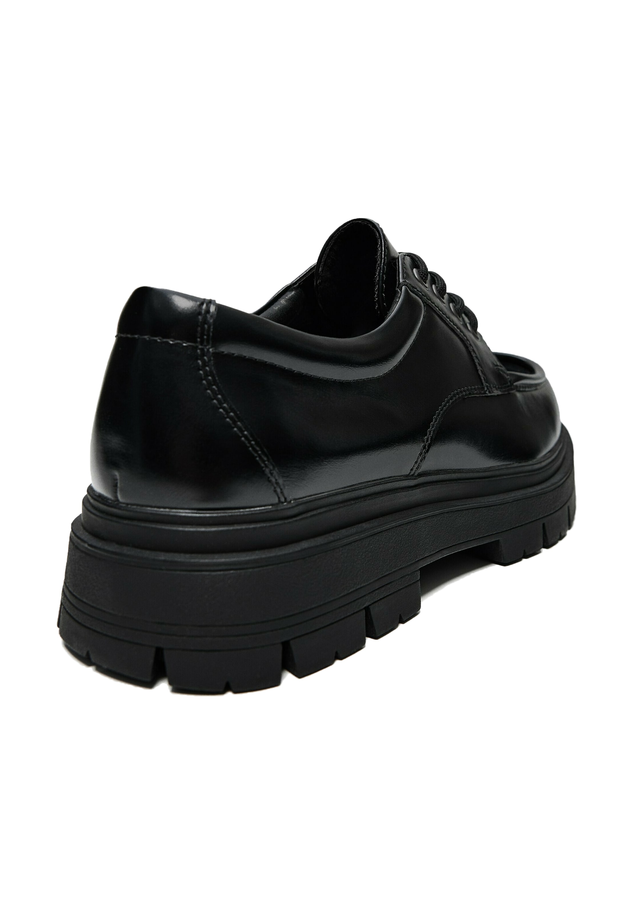 Bershka Buty sznurowane w kolorze czarny