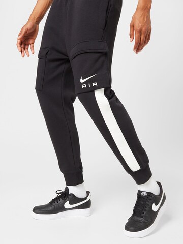 Nike Sportswear Tapered Cargobyxa i svart