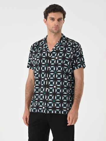 Coupe regular Chemise Antioch en noir : devant