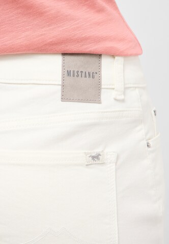 MUSTANG Slimfit Hose 'Crosby' in Weiß