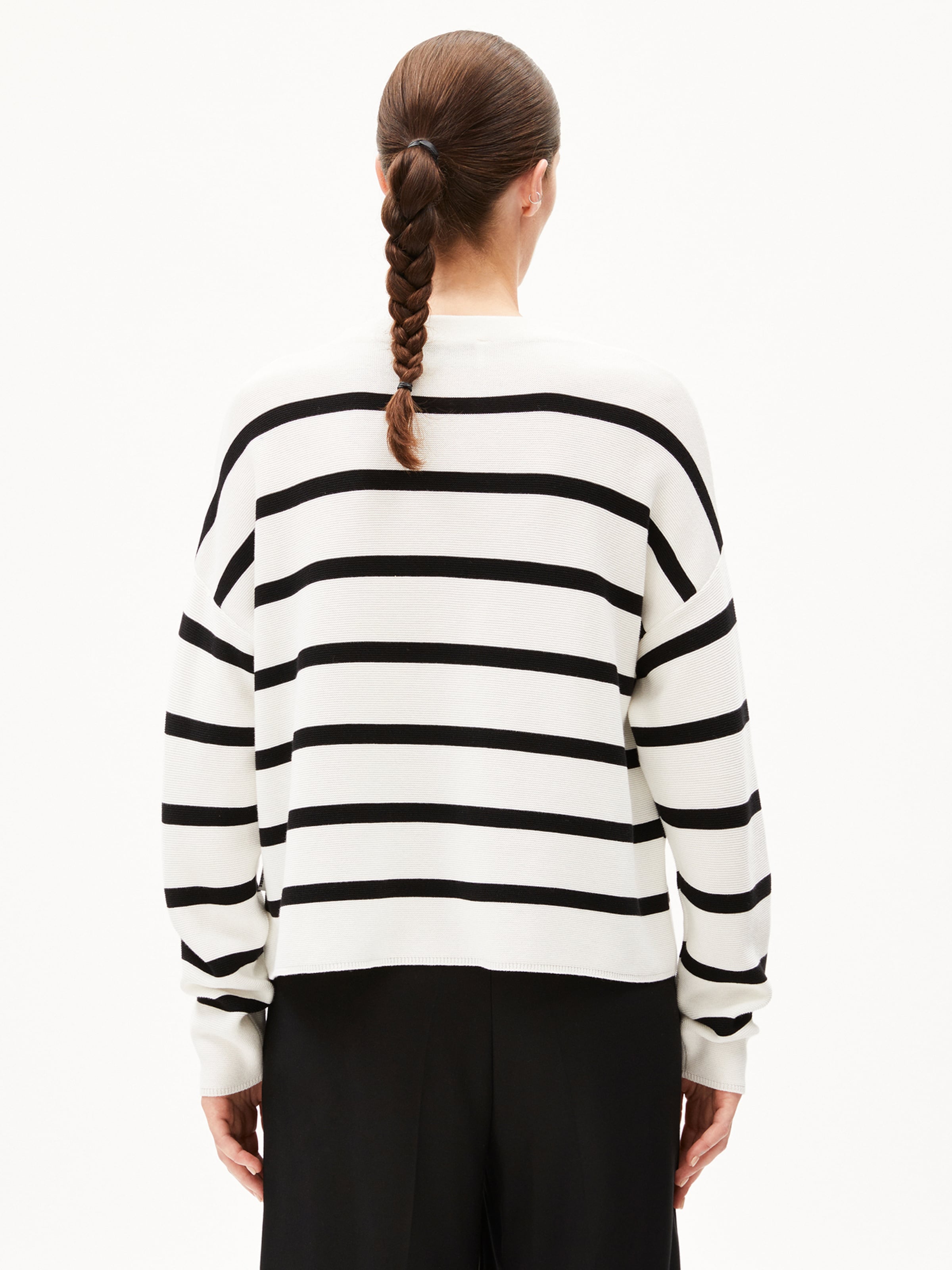 ARMEDANGELS Пуловер 'Merinaa' в бяло