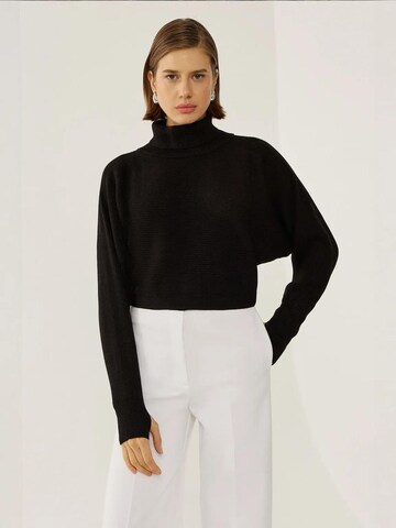 Hiccup Pullover in Schwarz: Vorderseite