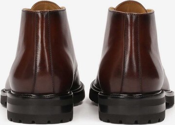 Kazar Chukka boots σε καφέ