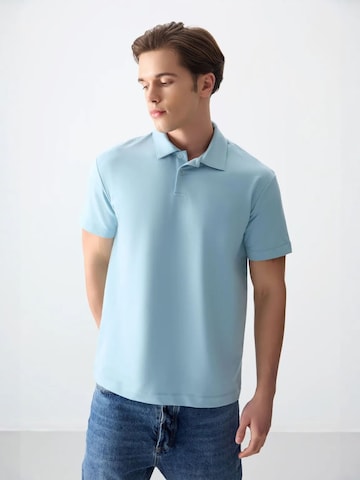 Tommy Life Shirt in Blue: front