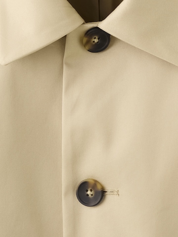 Palton de primăvară-toamnă 'Chayton' de la MANGO MAN pe bej