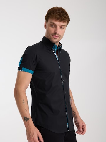 Slim fit Camicia business 'Roma Iconic Poplin Stretch Man Shirt Short Sleeve Light Blue' di 7Camicie in nero