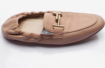 Tod's Flats & Loafers in 39 in Pink: front