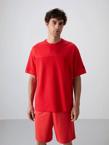 Tommy Life Shirt in Red: front