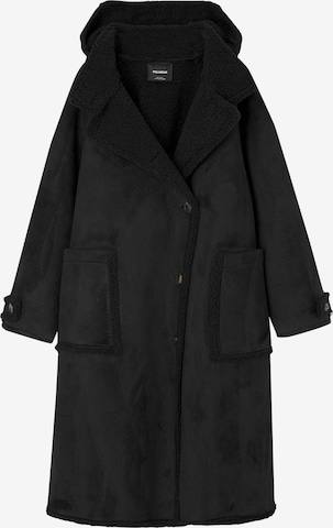 Pull&Bear Winter coat in Black: front