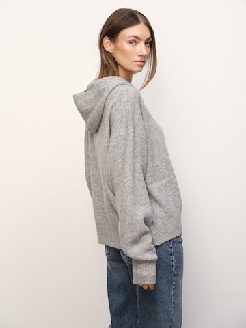 RÆRE by Lorena Rae Свитер в Серый