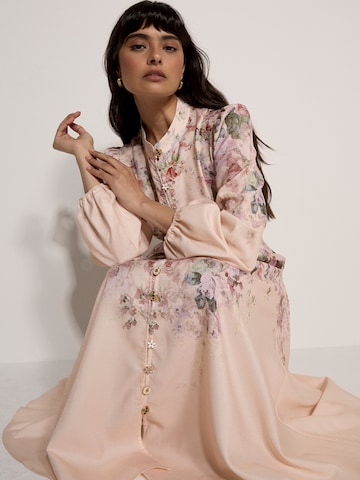 Robe ' ' Apricot en rose