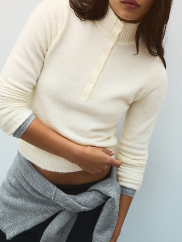 Pullover di Bershka in bianco: frontale
