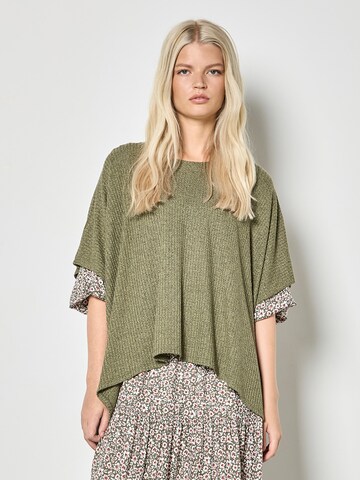 Apricot Blouse in Green: front
