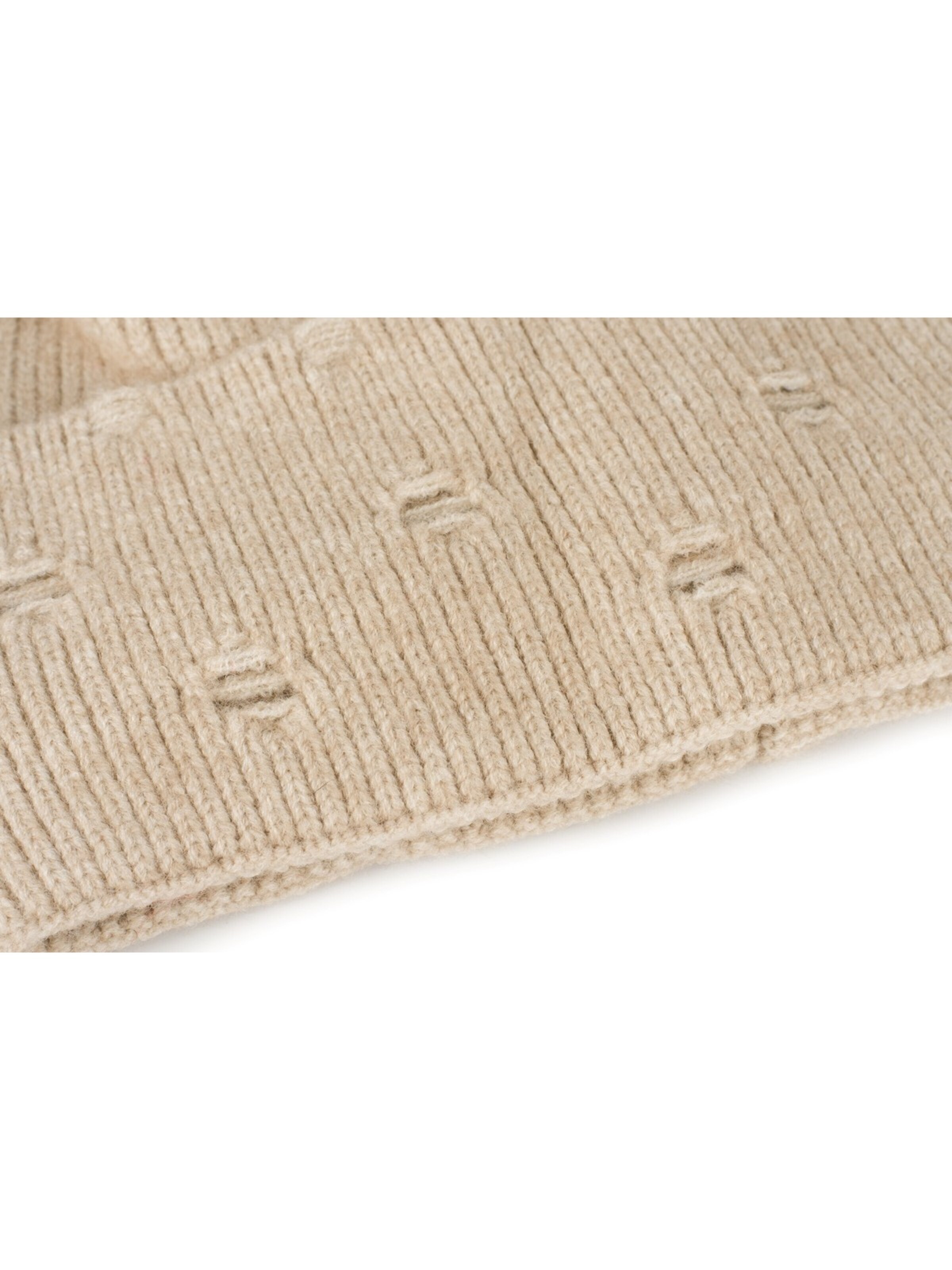 styleBREAKER Beanie 'Strickmütze mit Rippenmuster und Rissen' in Beige