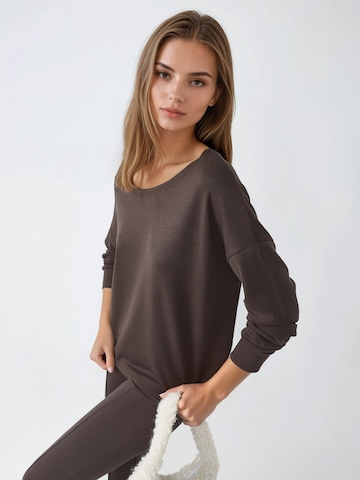 Busem - Sweatshirt em castanho