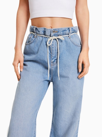 Bershka Loosefit Jeans in Blau