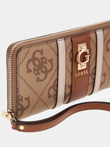 GUESS Portemonnaie 'Erenia' in Beige