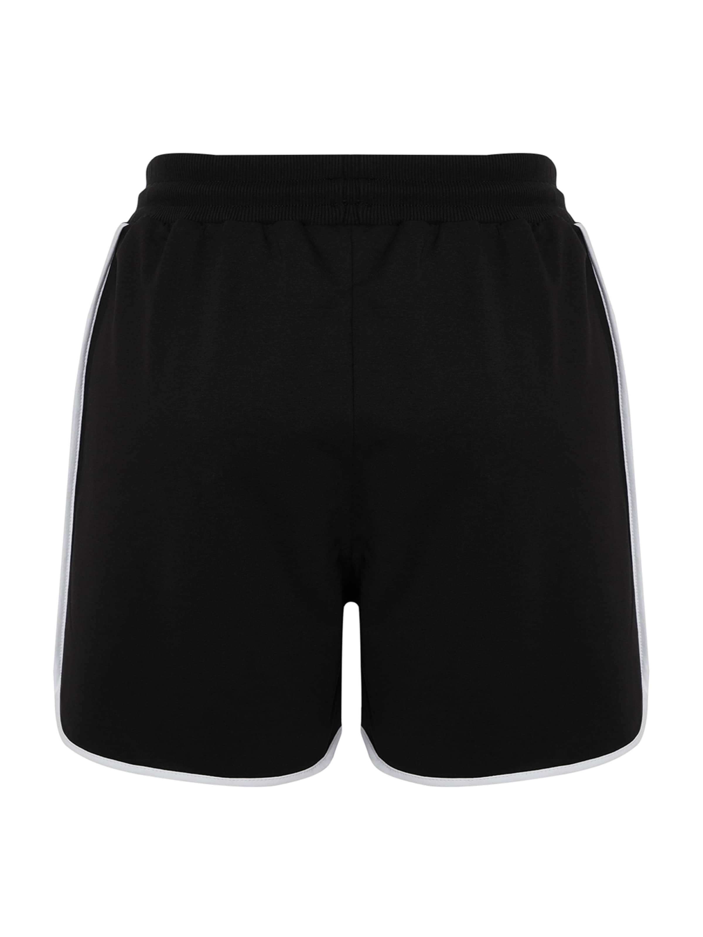 Trendyol Curve - regular Pantalón en negro