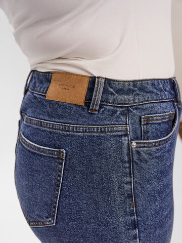 Vero Moda Curve Regular Jeans 'BRENDA' in Blauw
