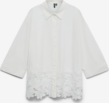 Chemisier 'VMCRitta' Vero Moda Curve en blanc : devant