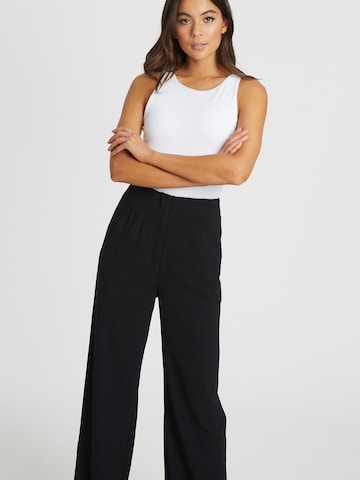 Willa - Pierna ancha Pantalón plisado 'Chancellor' en negro