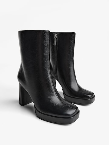 Bershka Nízké kozačky – černá