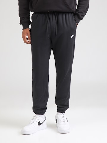 Effilé Pantalon 'CLUB' Nike Sportswear en noir : devant
