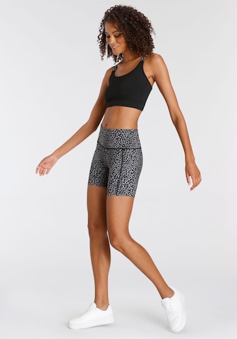 LASCANA ACTIVE Skinny Sportshorts in Grau