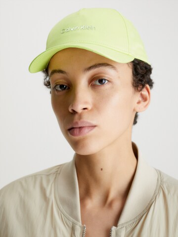 Calvin Klein Lippalakki värissä vihreä: edessä