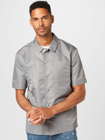 Han Kjøbenhavn Regular fit Button Up Shirt in Grey: front