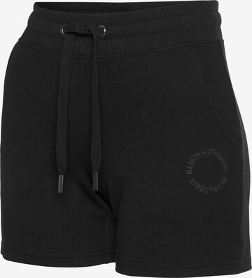 BENCH Regular Shorts in Schwarz