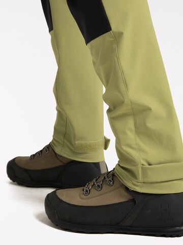 Haglöfs Slimfit Outdoorhose 'Rugged' in Grün