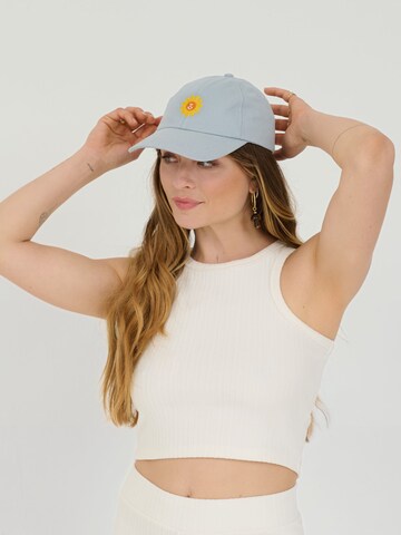 Cappello da baseball 'Ylvi ' di ABOUT YOU x Sofia Tsakiridou in blu: frontale