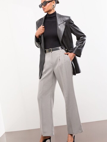 Lipsy Широка кройка Панталон с набор 'Premium' в сиво