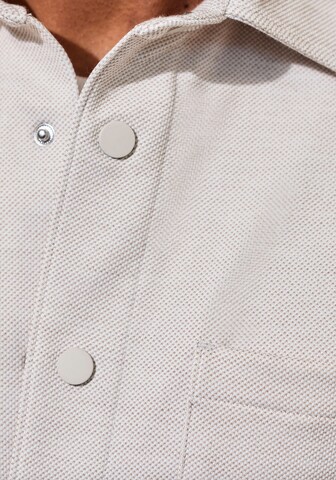 JOHN DEVIN Средняя посадка Рубашка в Бежевый