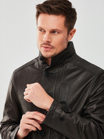 Derimod Mantel in Schwarz