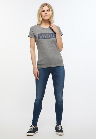 MUSTANG T-Shirt in Grau